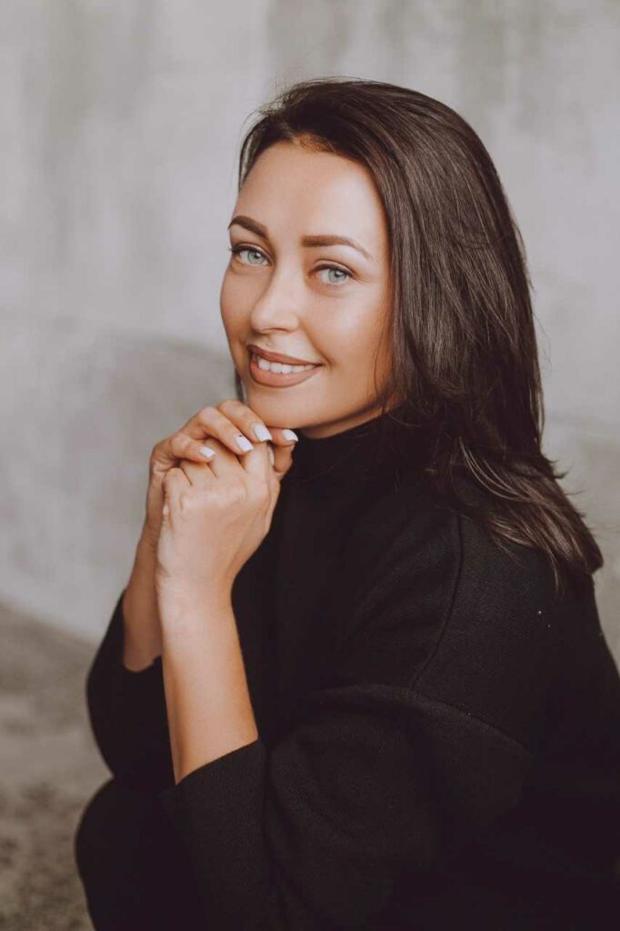 Oksana Apushkina Headshot